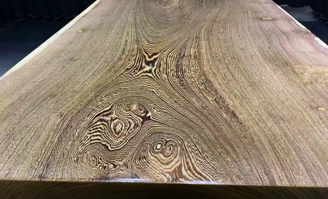鸡翅木实木大板桌的优缺点